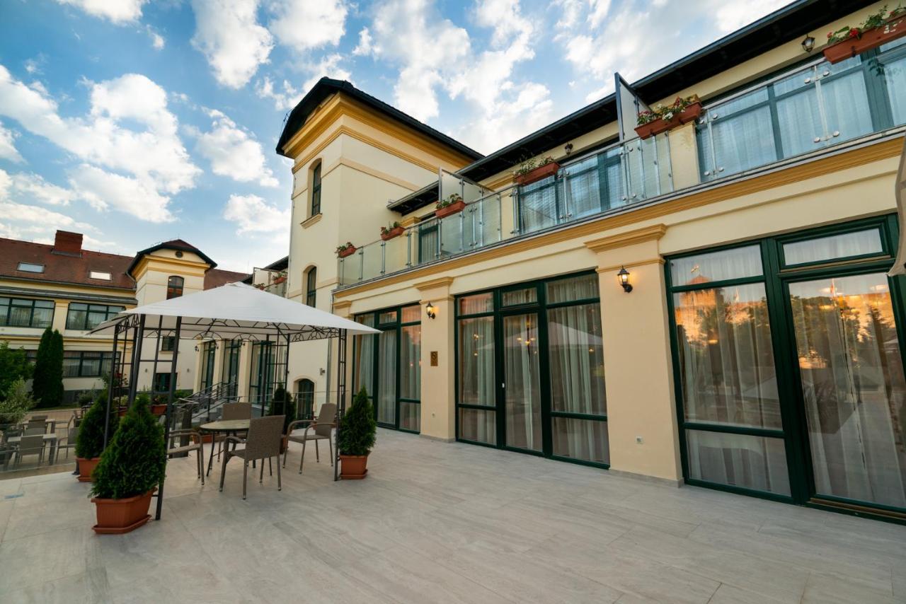 Elizabeth Hotel Gyula Exterior photo