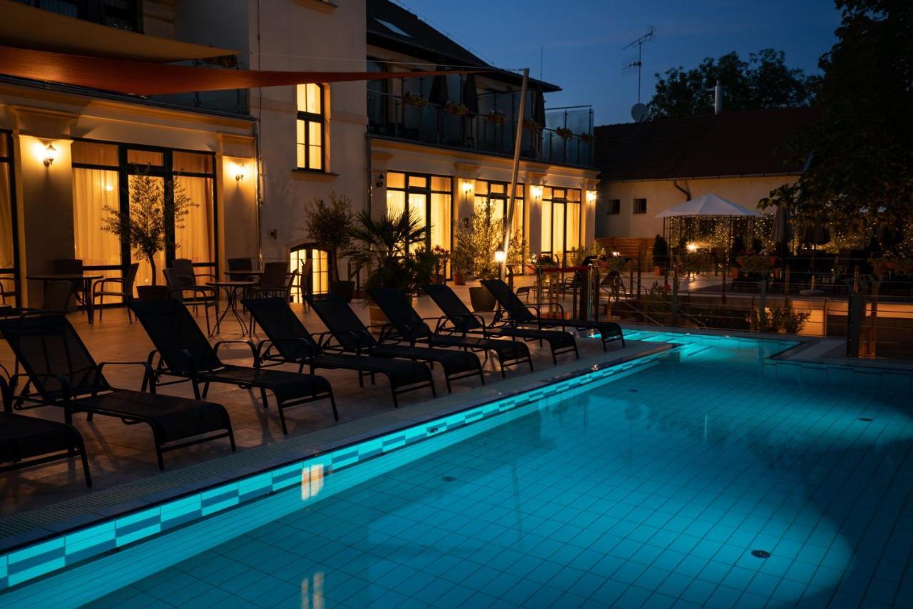 Elizabeth Hotel Gyula Exterior photo