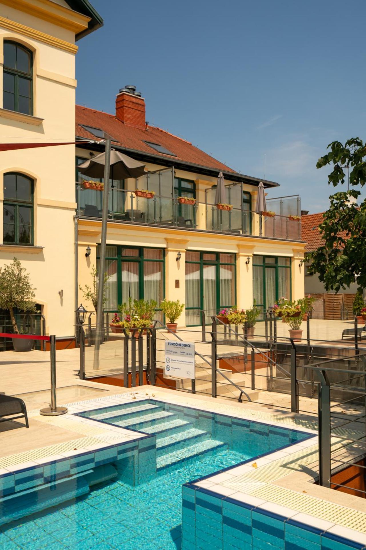 Elizabeth Hotel Gyula Exterior photo