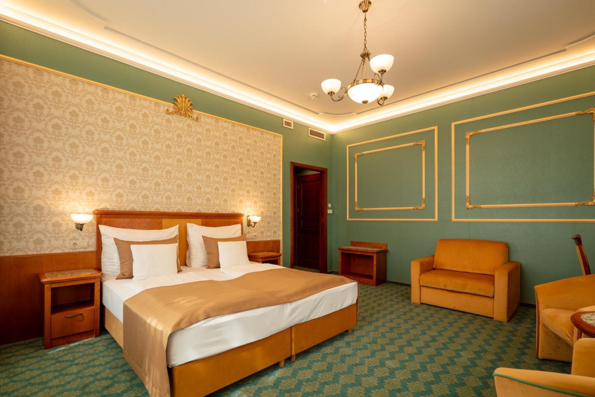 Elizabeth Hotel Gyula Exterior photo